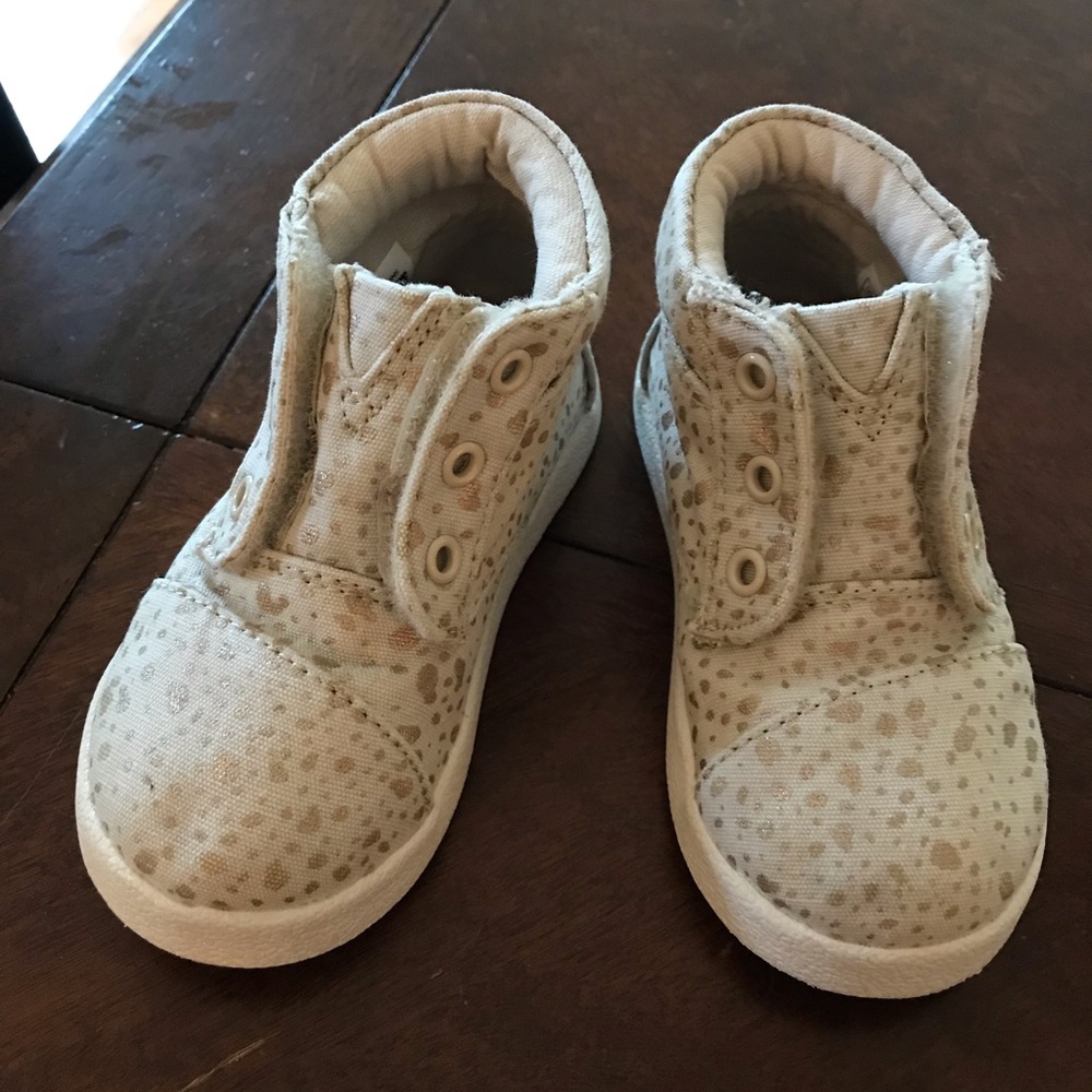 Tom’s size 6